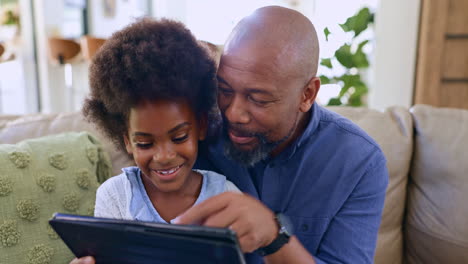 Vater,-Tochter-Und-Tablet