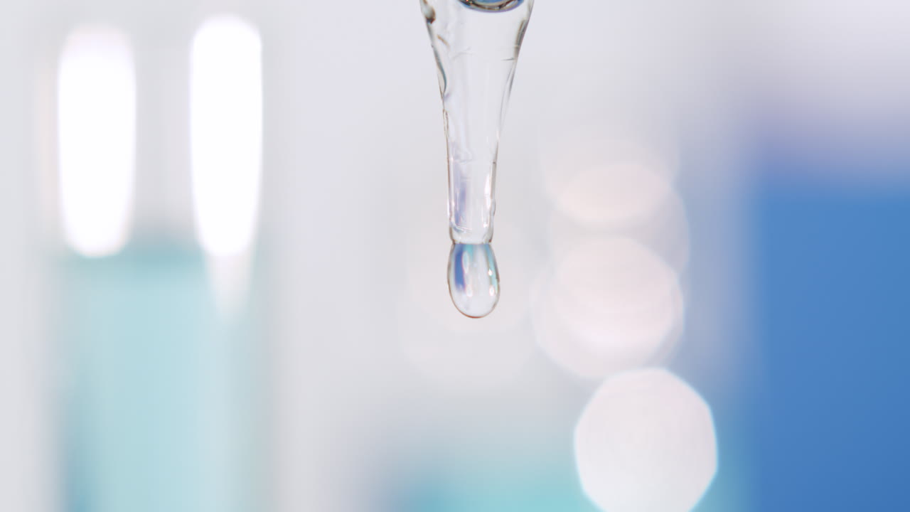 피펫에서 떨어지는 액체, 클로즈업 샷