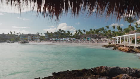 Dolly-out-shot-of-beach-shore-in-the-caribbean