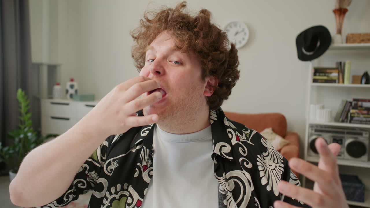 Speech Coach Demonstrating Pronunciation Exercise during Online Lesson