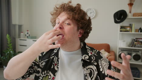 speech coach demonstrating pronunciation exercise during online lesson