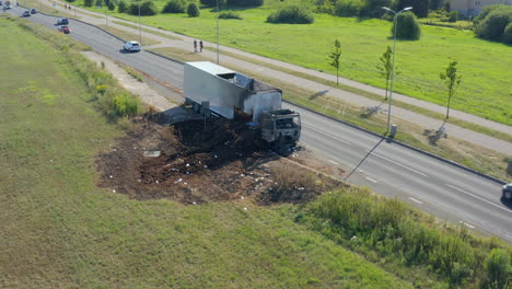 Establishing-shoot-of-scneraty-after-truck-fire