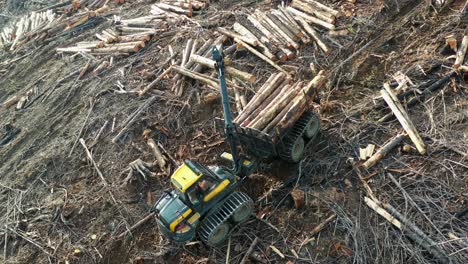 Steep-Trail-Logging:-Drone-Captures-Forwarder-Loading-Timber