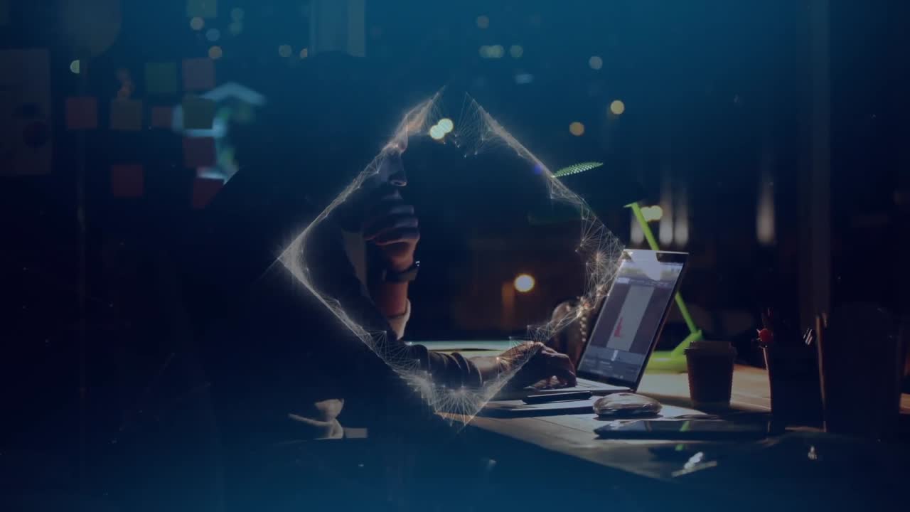 animazione di reti di connessioni su hacker utilizzando laptop