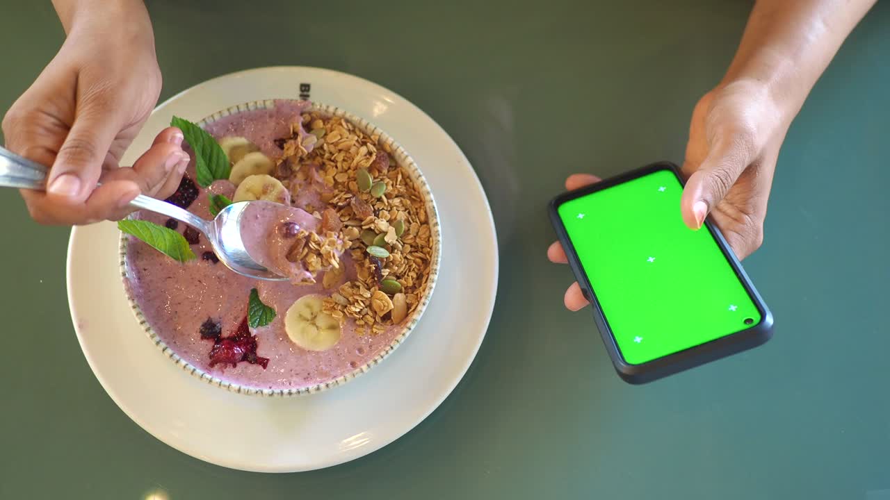 Smoothie bowl with fruit and granola