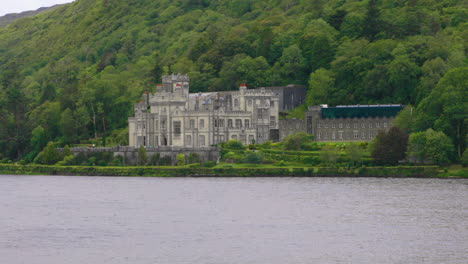 ireland tourist attraction of the historic kylemore abbey - static