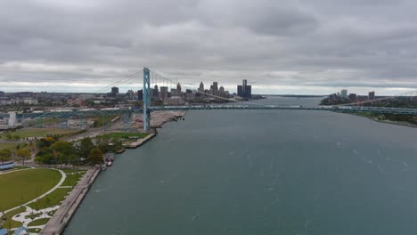 Drone-view-of-the-Detroit-River-in-Detroit,-Michigan