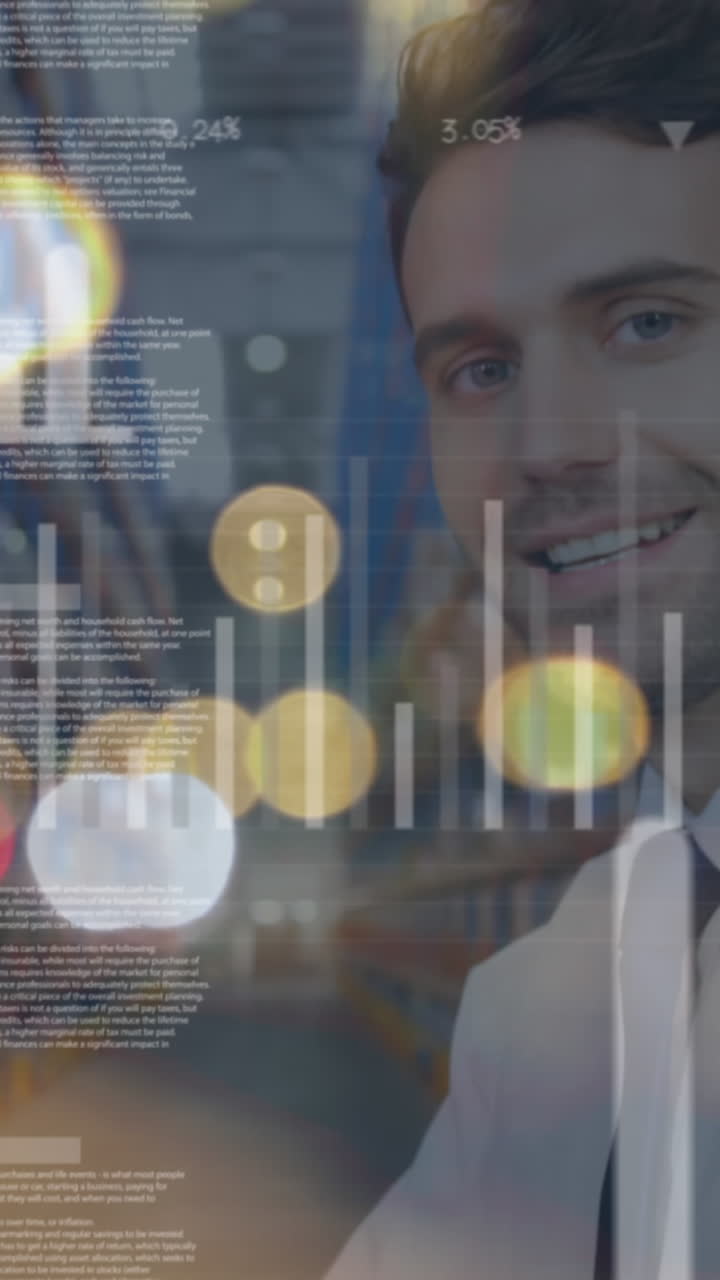 animación del procesamiento de datos sobre un empresario que usa una tableta en el centro de envío del almacén