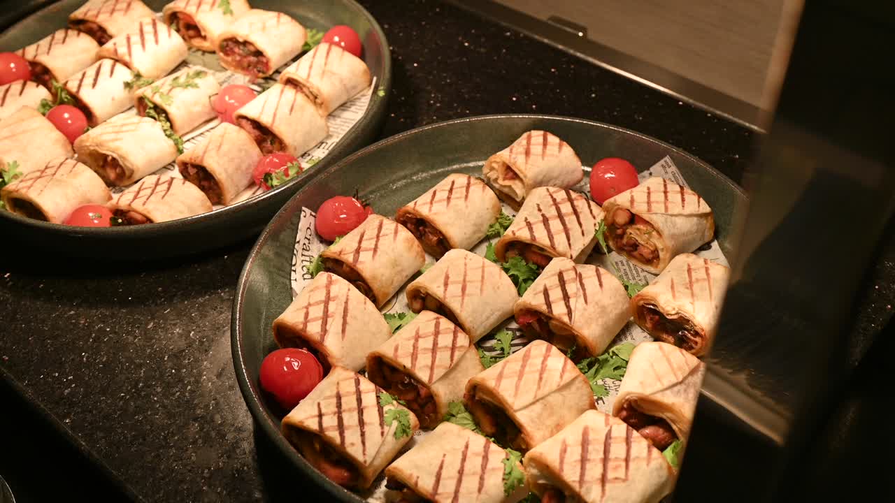 Chicken shawarma pieces stuffed with barbecue sauce under a hot plate