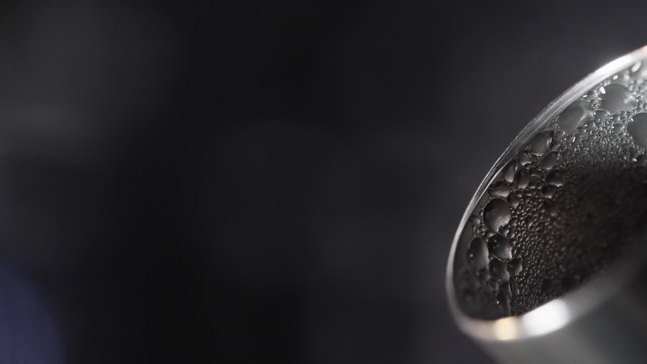 금속 비 에 는 물