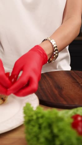 preparación de tomates cereza para cocinar