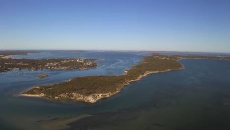 Aerial-drone-view-of-the-coastline-of-Coffin-Bay,-Eyre-Peninsula,-South-Australia