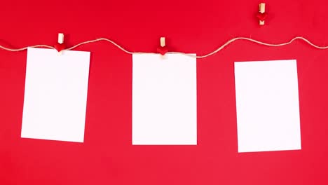 tres papeles para el texto del día de san valentín enganche en la cuerda en tema rojo. detener el movimiento
