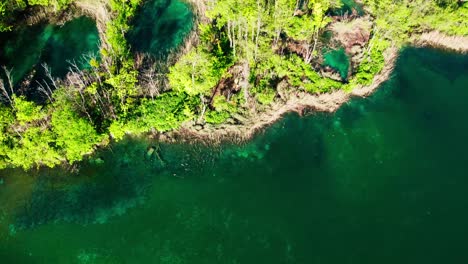 Smaragdgrüne-Plitvive-Seen-In-Kroatien,-Sichtbarmachung-Aus-Der-Luft