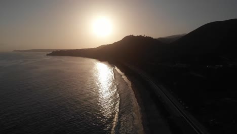 Sonnenuntergang-An-Der-Küste-Von-Malibu,-Kalifornien