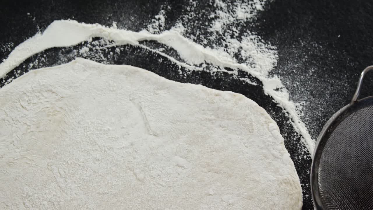 피자 반죽 과 밀가루 와 함께