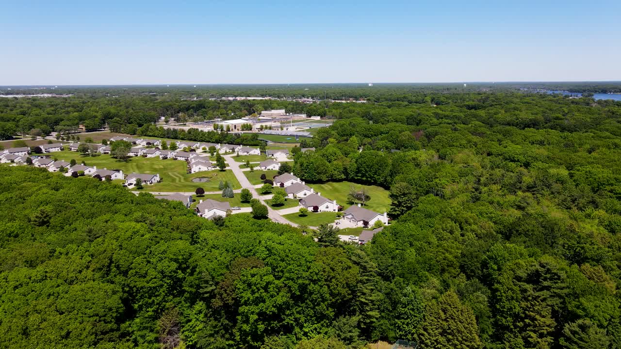 Drone che mostra la zona di Norton Shores a Muskegon, Michigan, USA.