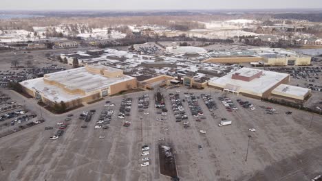 Centro-Comercial-Doce-Robles-En-Novi,-Michigan,-Vista-Aérea-De-Drones