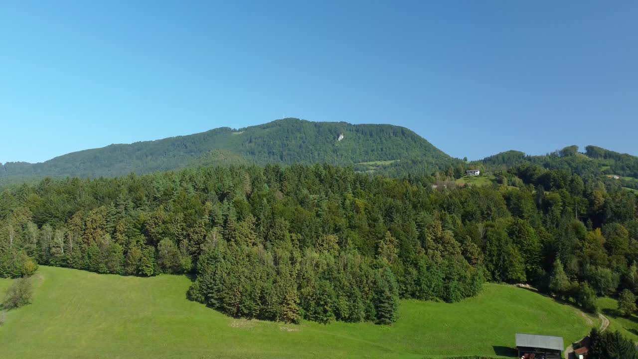 시골 지역 시골 풍경, 봄에 작은 도시