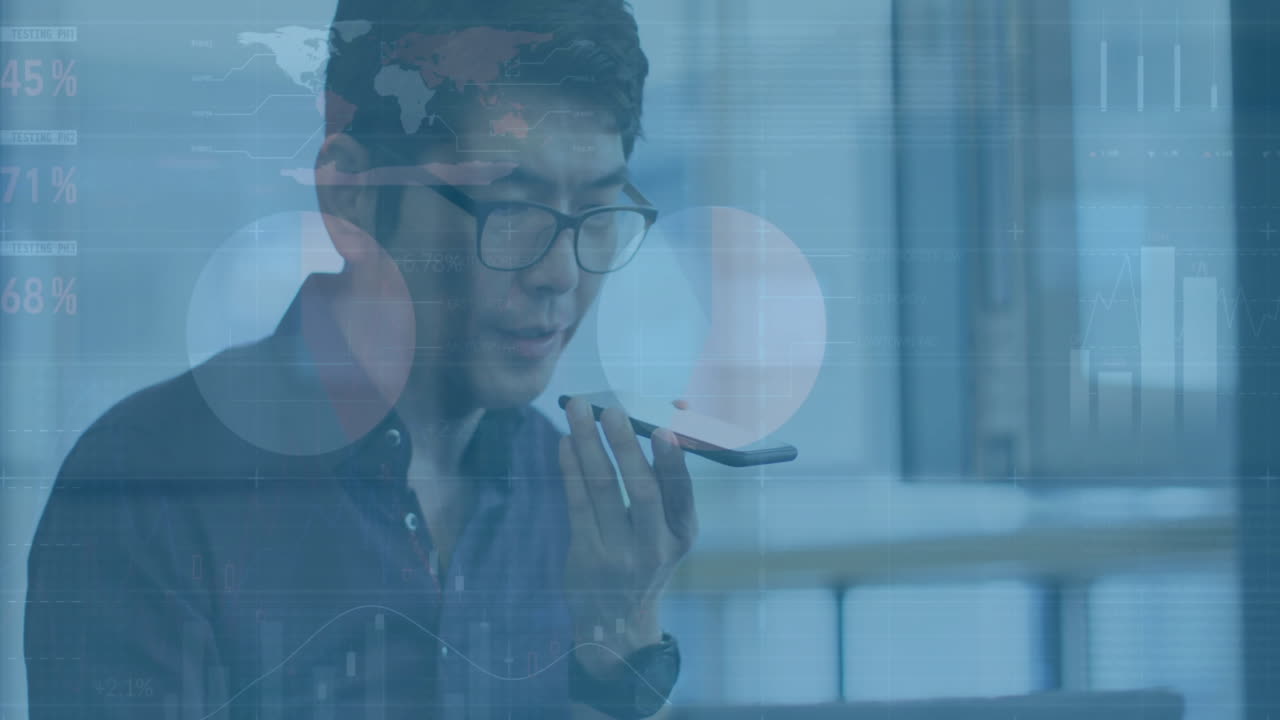 사무실에서 스마트폰을 사용하는 아시아 사업가에 대한 금융 데이터 처리의 애니메이션
