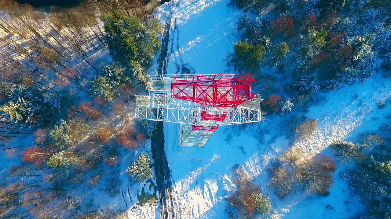 고전압 타워. 전송선. 에너지 산업. 전기 타워