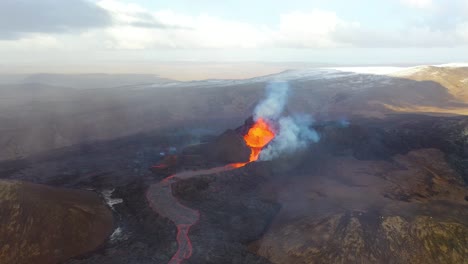 Asombrosa-Antena-De-Drones-De-La-Espectacular-Erupción-Volcánica-Del-Volcán-Fagradalsfjall-En-La-Península-De-Reykjanes-En-Islandia