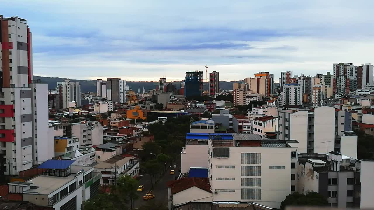 Hyperlapse aereo della città di Bucaramanga