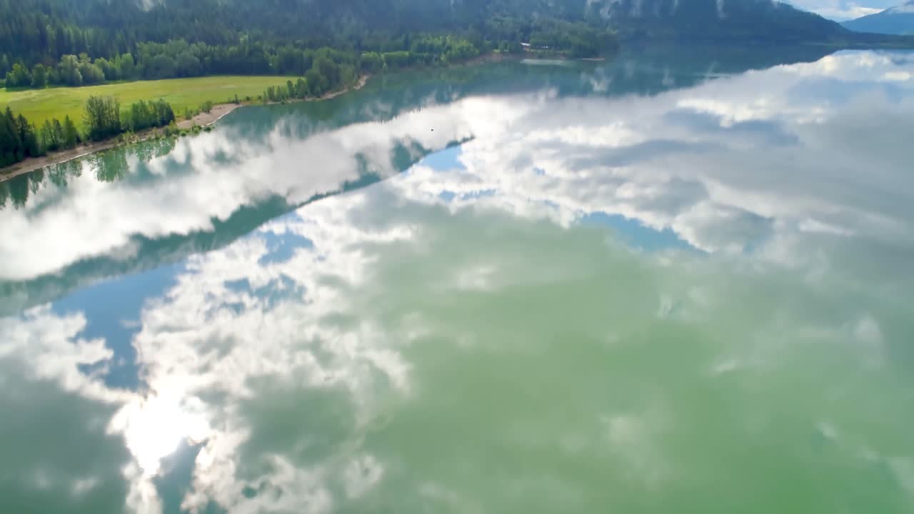 시골 에 있는 호수 4k