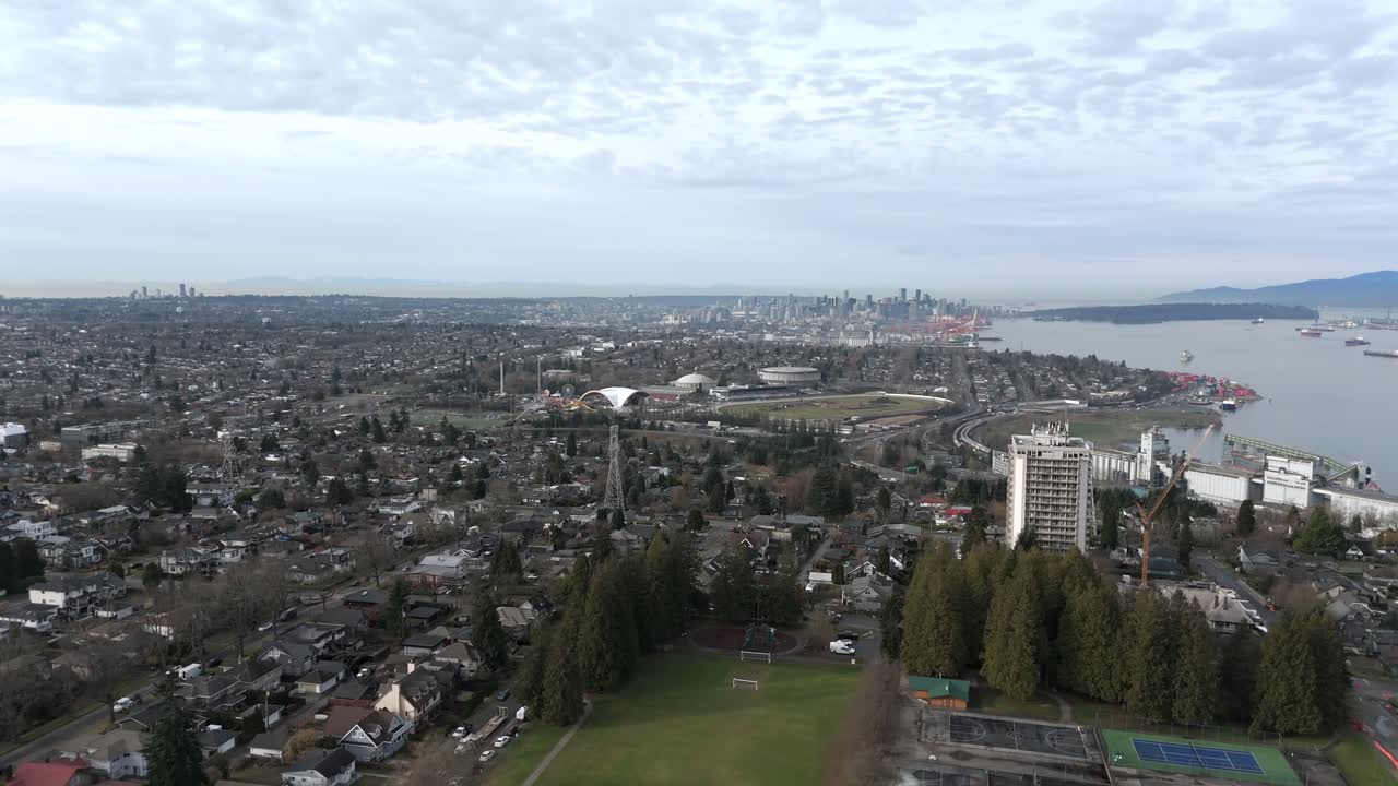 Barrios residenciales de Burnaby en Columbia Británica, Canadá. Toma aérea con dron.