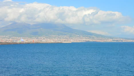 Shot-of-Naples-skyline,-port-and-Vesuvius-volcano-view-in-Naples,-Italy-on-a-sunny-day