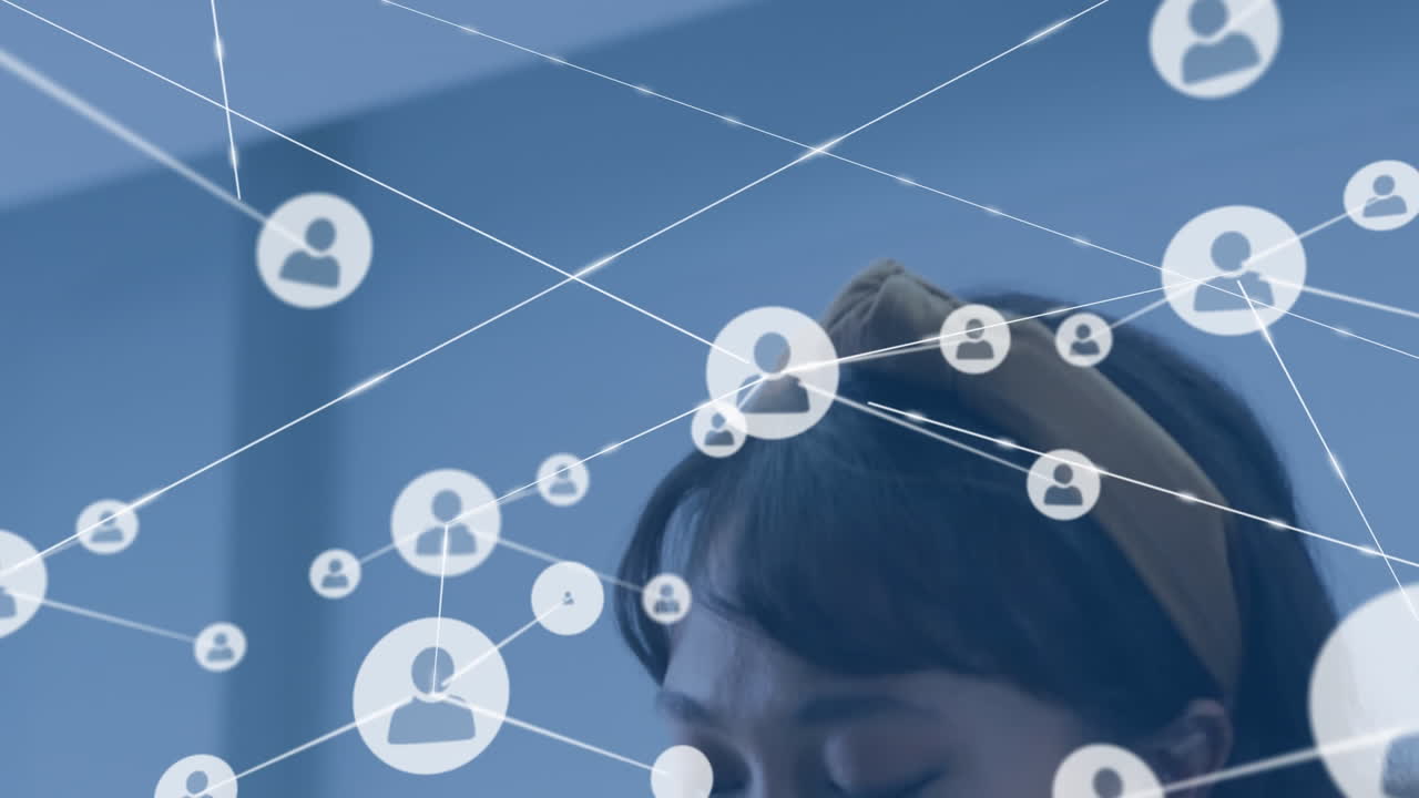 사무실에서 아시아 여성의 클로즈업에 대한 프로필 아이콘 네트워크의 애니메이션