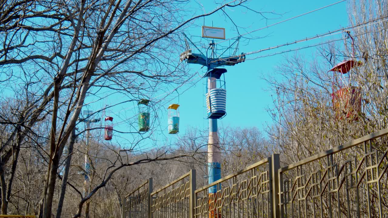 오데사의 오래된 소련 케이블카, 다채롭고 위험할 수도 있습니다.