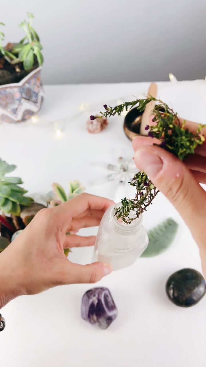 creando un arreglo de hierbas espirituales