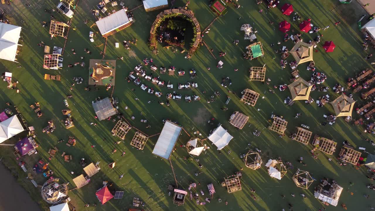 아르헨티나 부에노스 아이레스의 팔레르모 경마장에서 열리는 음악 축제