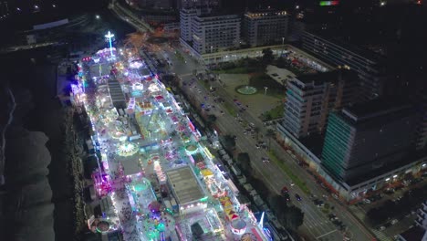 Vista-Aerea-De-Un-Parque-De-Diversiones