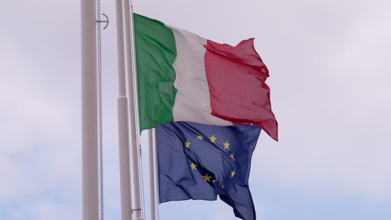 Bandiere italiana ed europea.