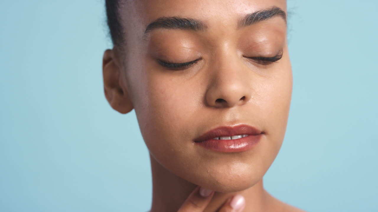 modelo de mujer, retrato y rostro conmovedor