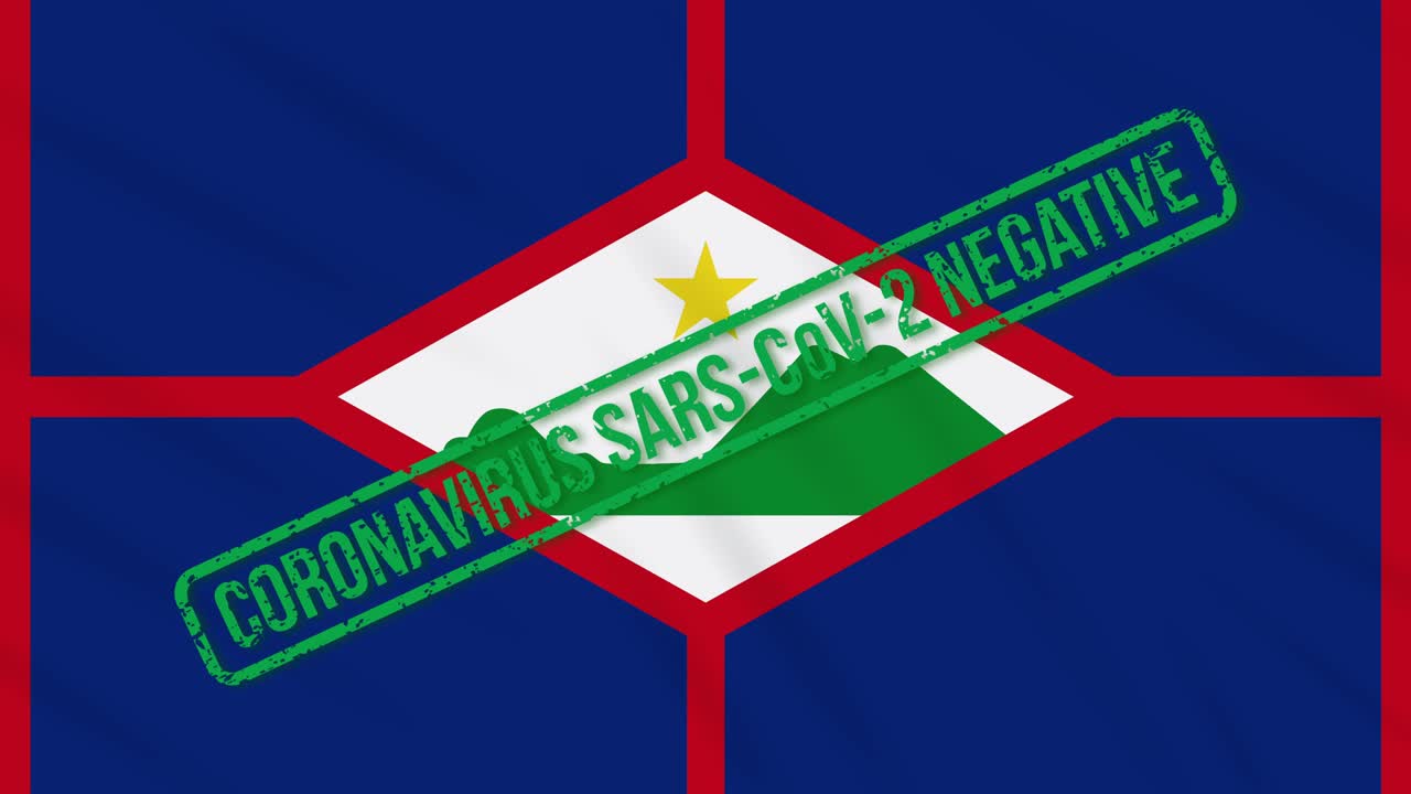 코로나 바이러스로부터의 자유의 녹색 스프를 가진 발을 흔들고 있는 sint eustatius