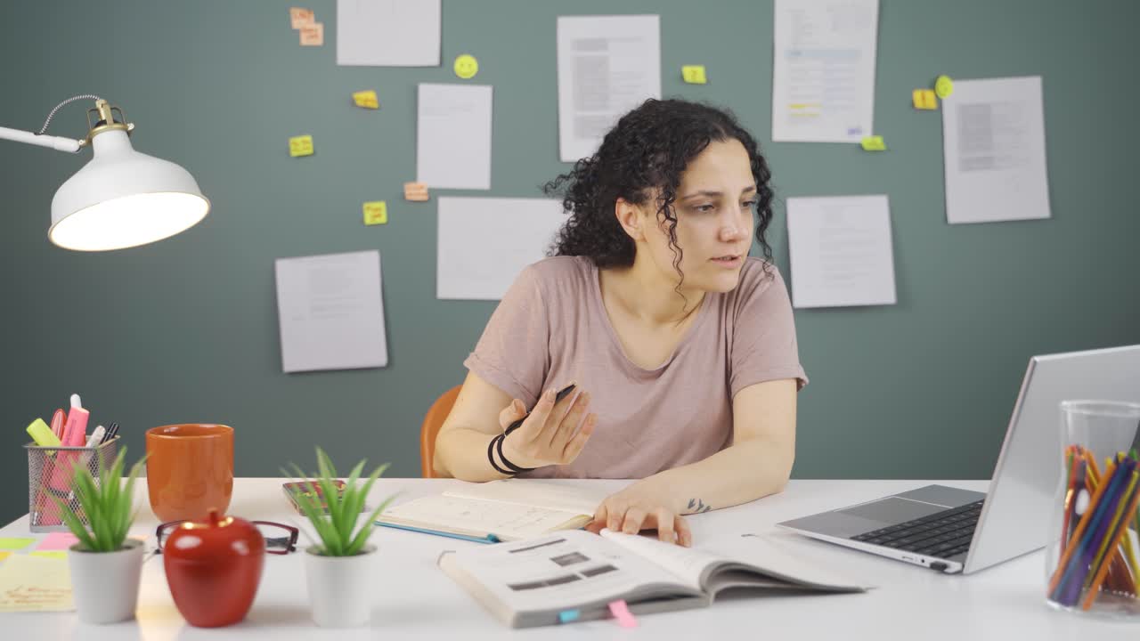 Female student of Distance Education.