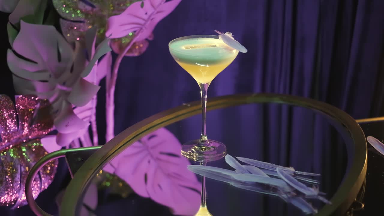 털 장식으로 만든 우아한 테일