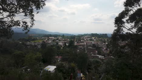 Verde-Paisaje-De-Salento-Con-Arquitectura-Colonial,-Colombia.