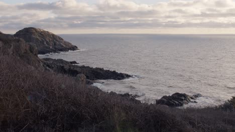 Ocean-cliff-at-sunset-with-cloudy-sky-and-eternal-horizon