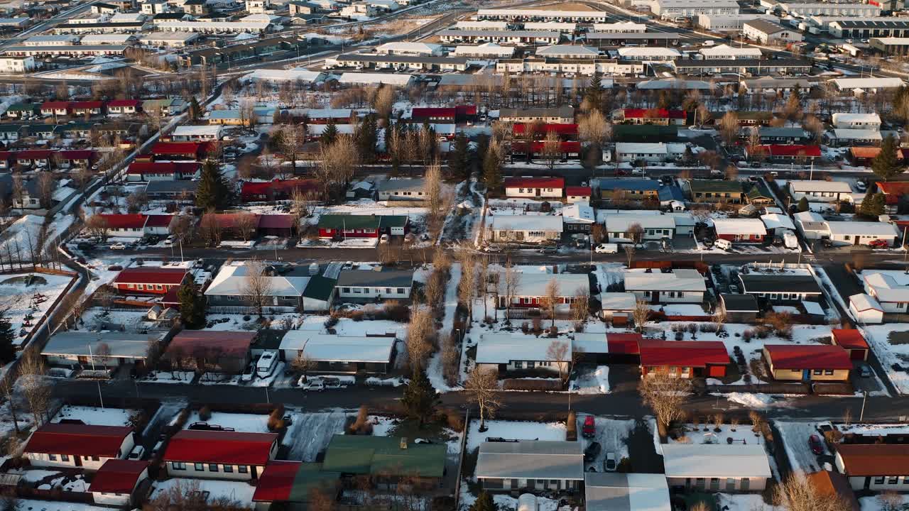 겨울 눈에 은 아이슬란드 동네