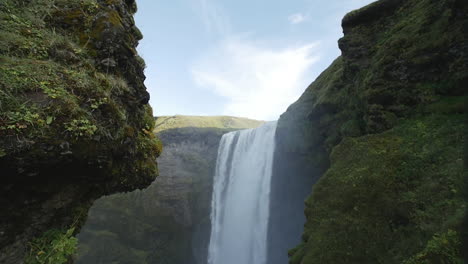 Skogafoss-Wasserfall-In-Island,-Aufgenommen-In-Zeitlupe.