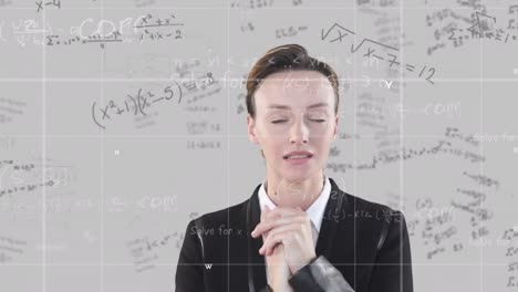 animación de ecuaciones matemáticas sobre una mujer de negocios caucásica.