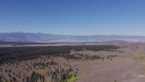 Imágenes-De-Drones-Del-Lago-Mono-En-La-Sierra-Oriental-Junto-A-La-Autopista-395-En-California