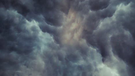 4k-thunderstorm-in-thick-dark-clouds