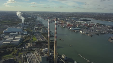 Imágenes-Aéreas,-Torres-Poolbeg-Cerca-De-La-Ciudad-De-Dublín