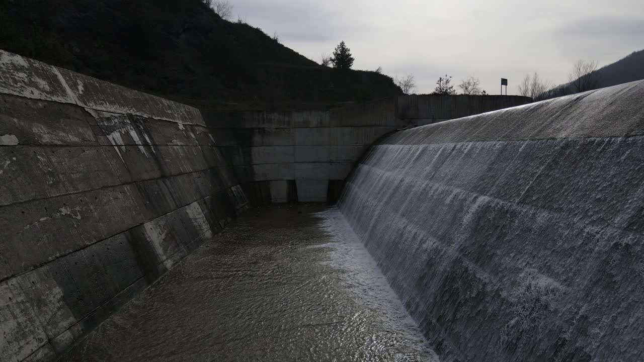 canal de energía hidroeléctrica