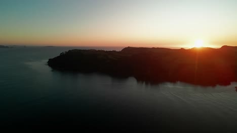 Video-Cinematográfico-De-Drones-Del-Amanecer-Revelado-Sobre-Montañas-En-Nueva-Zelanda